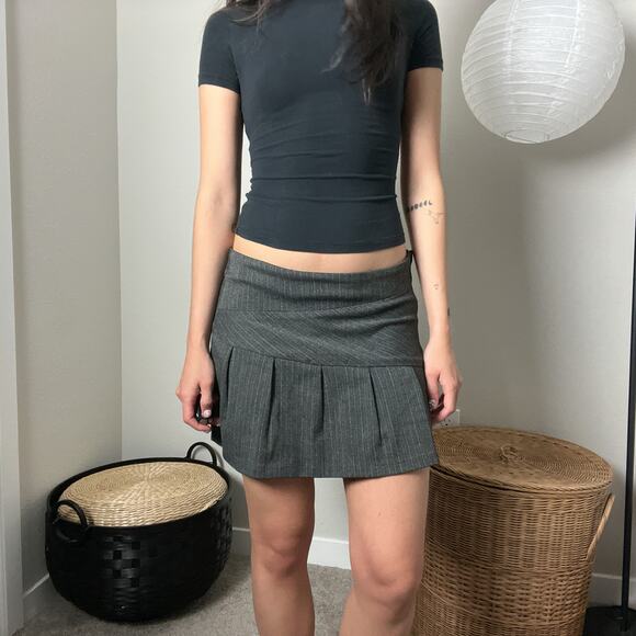 Vintage Dresses & Skirts - y2k vintage gray pinstriped low rise patchwork pleated mini skirt by fresh wear